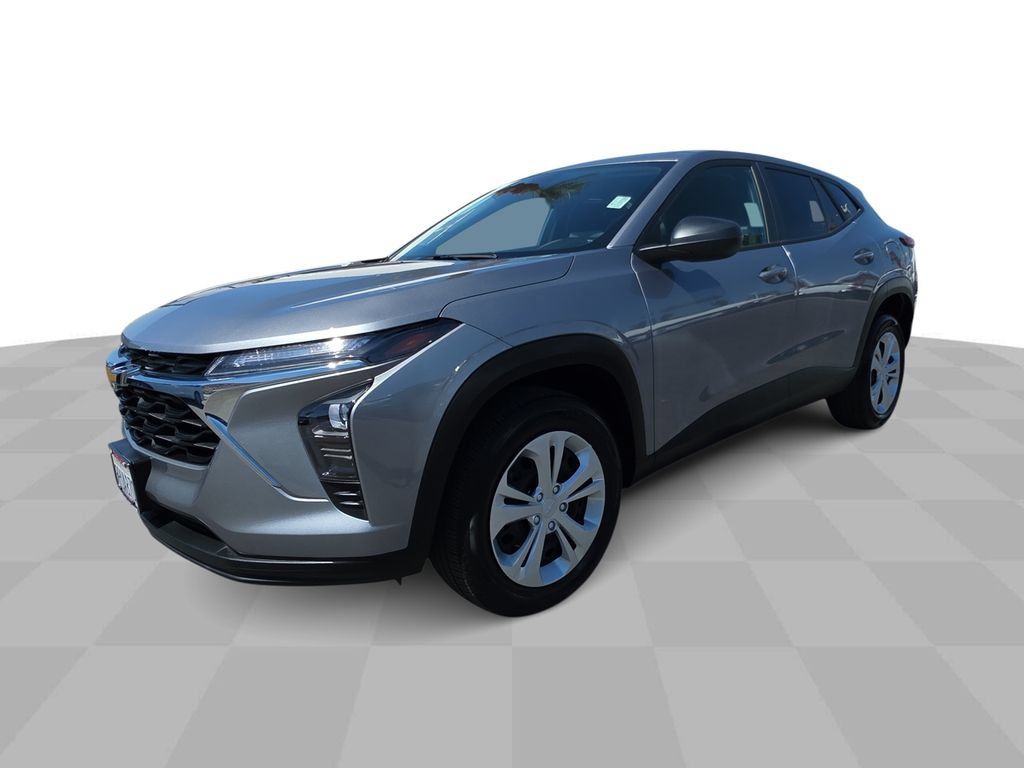 Used 2025 Chevrolet Trax LS FWD image 4