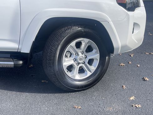 Used 2023 Toyota 4Runner SR5 Premium w/ Moonroof Package image 33