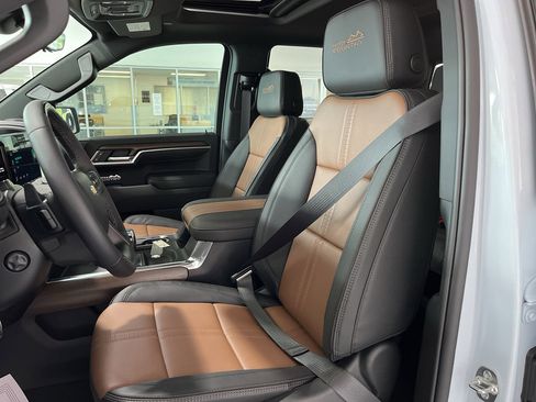 New 2026 Chevrolet Silverado 1500 High Country w/ Technology Package AWD/4WD image 11