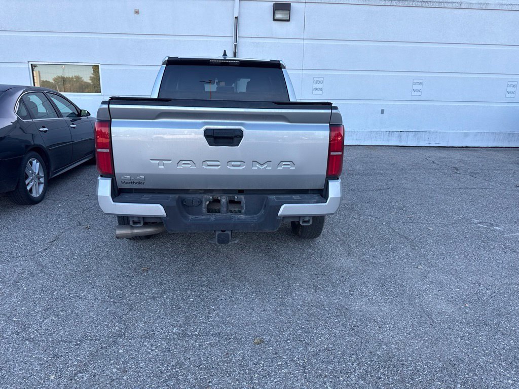 Used 2024 Toyota Tacoma SR5 AWD/4WD image 4