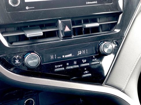 Used 2024 Toyota Camry SE image 21