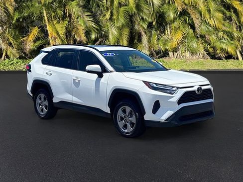 Used 2022 Toyota RAV4 XLE w/ Convenience Package AWD/4WD image 2