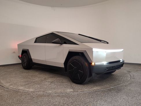 Used 2024 Tesla Cybertruck AWD Crew Cab image 17