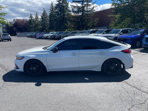 Used 2023 Honda Civic Sport image 2