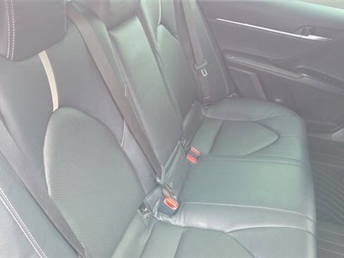 Used 2018 Toyota Camry XLE image 18