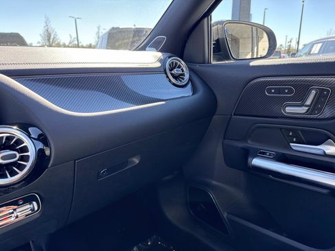 Used 2021 Mercedes-Benz GLA 35 AMG 4MATIC image 25