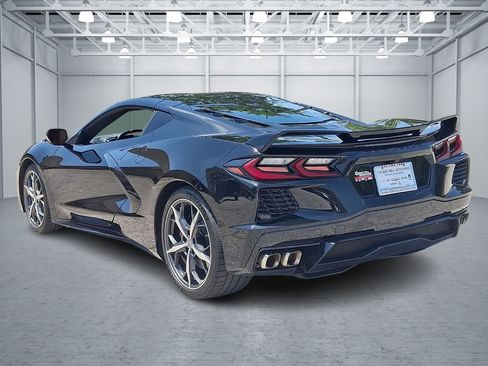 Used 2022 Chevrolet Corvette Stingray Coupe w/ Z51 Performance Package RWD image 3