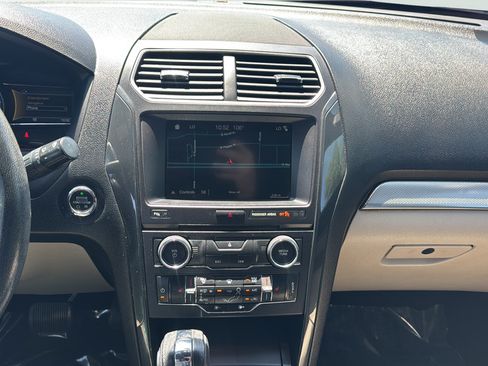 Used 2018 Ford Explorer XLT w/ Equipment Group 202A FWD image 15