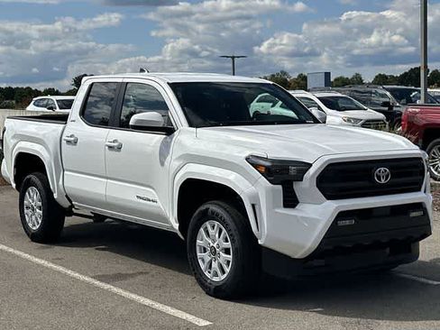 Used 2025 Toyota Tacoma SR5 RWD image 27