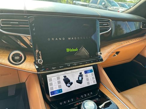 Used 2022 Jeep Grand Wagoneer Series III w/ Rear Seat Video Group 1 AWD/4WD image 24