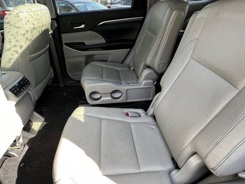 Used 2019 Toyota Highlander Limited Platinum image 32