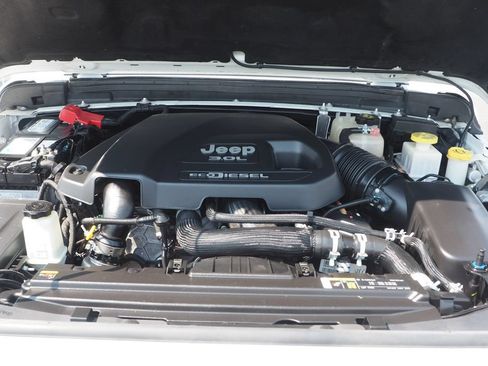 Used 2021 Jeep Gladiator Rubicon AWD/4WD image 12