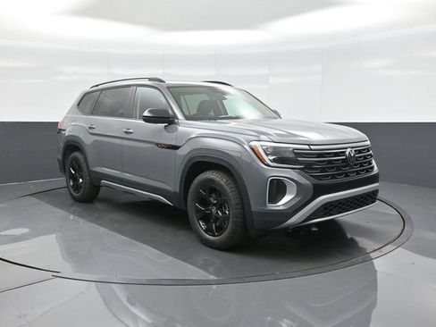 New 2026 Volkswagen Atlas Peak Edition AWD/4WD image 1