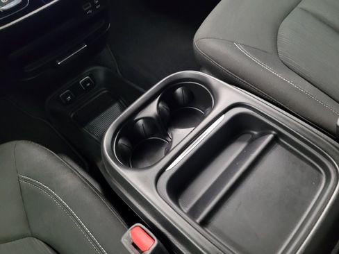 Used 2019 Chrysler Pacifica Touring Plus w/ S Appearance Package FWD image 26