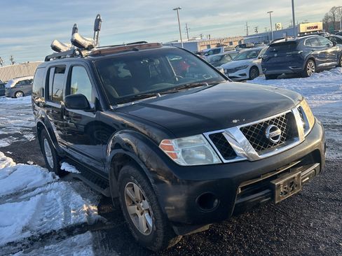 Used 2008 Nissan Pathfinder SE w/ Premium Pkg image 2