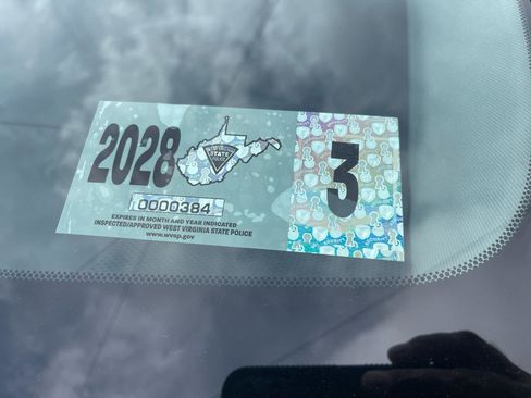 Used 2020 Toyota Highlander XLE image 2