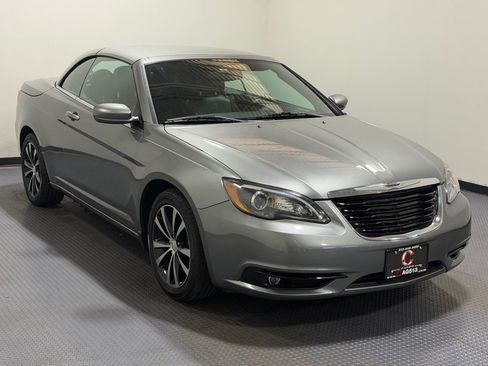 Used 2011 Chrysler 200 S FWD image 4