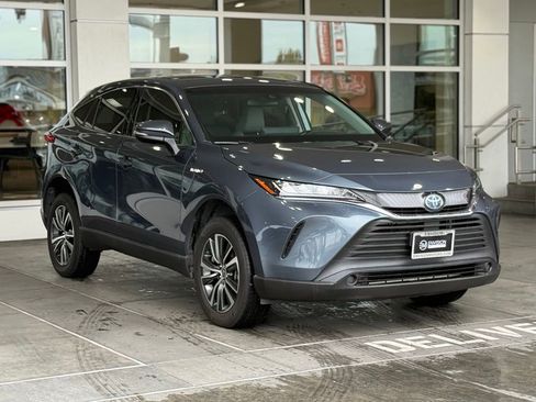 Certified 2021 Toyota Venza LE w/ Carpet Mat Package (TMS) image 6