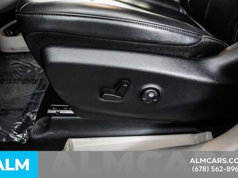 Used 2023 Chrysler Pacifica Touring-L FWD image 44