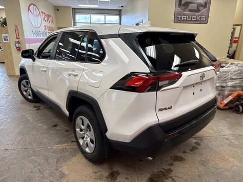 Used 2023 Toyota RAV4 LE AWD/4WD image 7