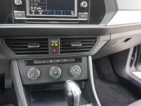 Used 2019 Volkswagen Jetta R-Line image 17