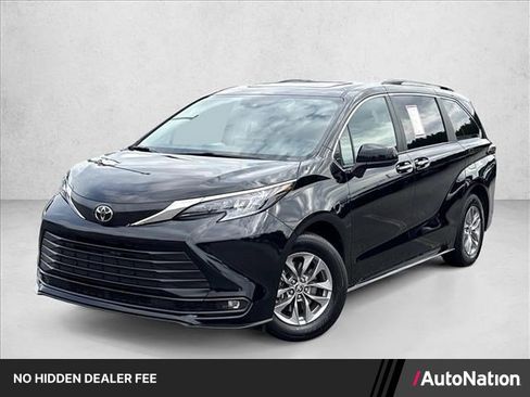 Certified 2026 Toyota Sienna XLE FWD image 1