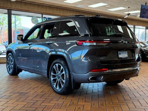 Used 2022 Jeep Grand Cherokee Overland w/ Advanced Protech Group III AWD/4WD image 6