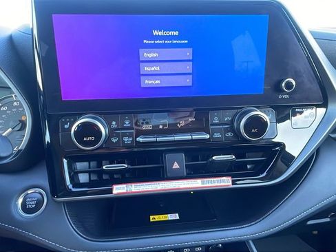 Used 2025 Toyota Highlander XLE image 27