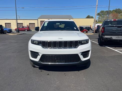 New 2026 Jeep Grand Cherokee Laredo image 4