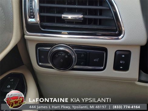 Used 2019 Lincoln Navigator Reserve image 17