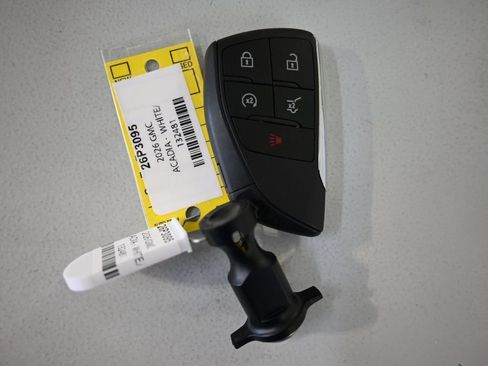 Used 2026 GMC Acadia Elevation w/ Elevation Premium Package AWD/4WD image 9