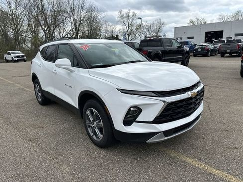 Used 2024 Chevrolet Blazer LT w/ Convenience Package FWD image 11