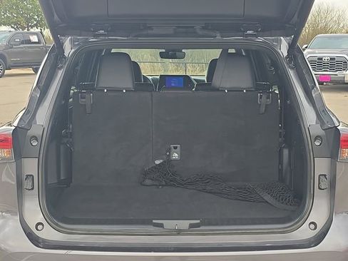 Used 2025 Toyota Highlander XSE image 13