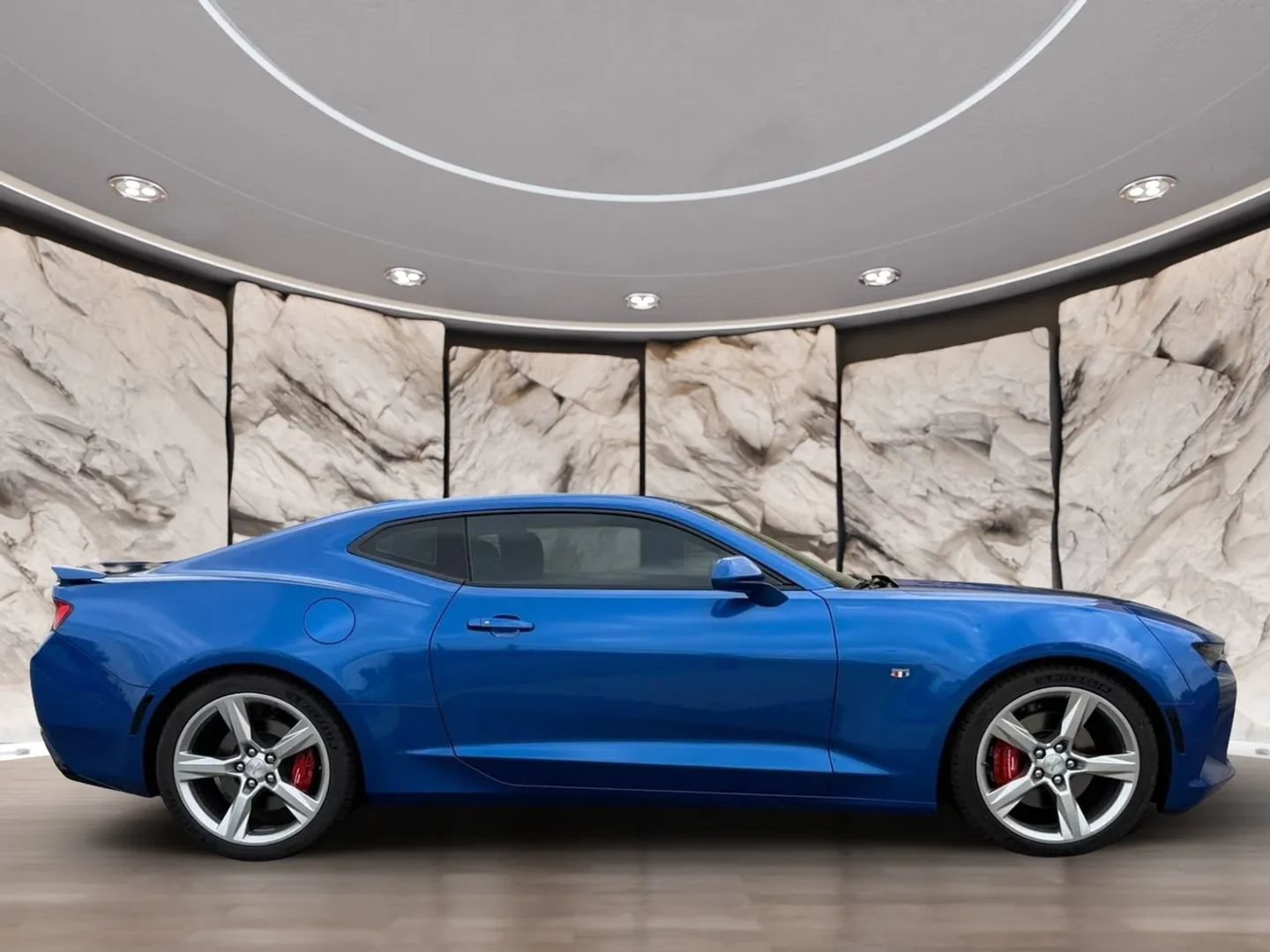 Used 2018 Chevrolet Camaro SS RWD image 4