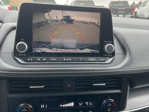 Used 2024 Nissan Rogue SV image 43