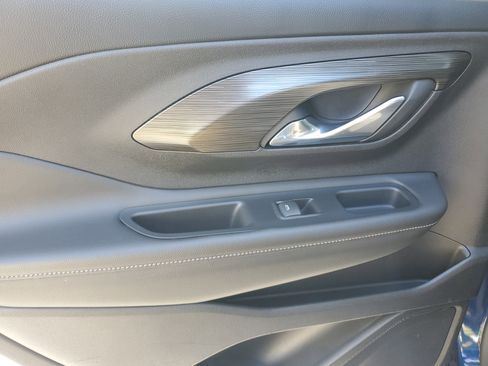 Used 2023 GMC Terrain SLT image 14