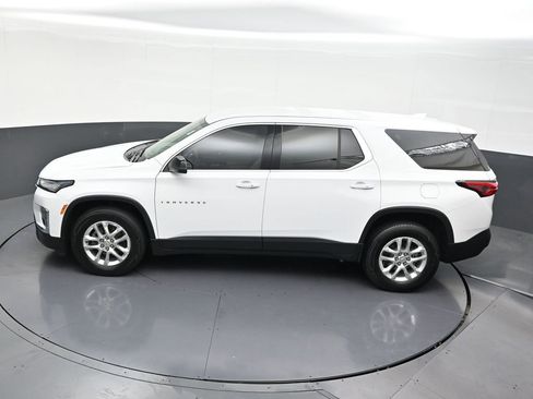 Used 2023 Chevrolet Traverse LS FWD image 16