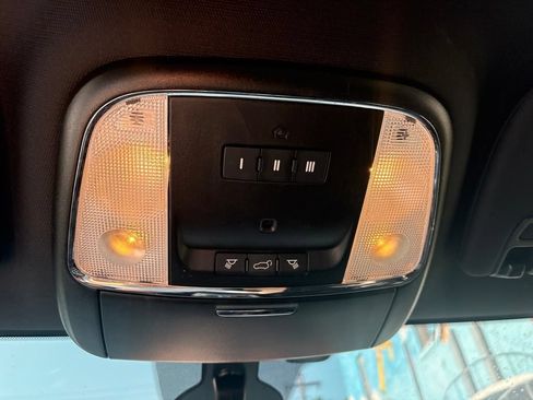 Used 2021 Jeep Grand Cherokee Laredo X RWD image 16