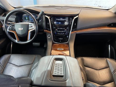Used 2017 Cadillac Escalade Luxury image 5