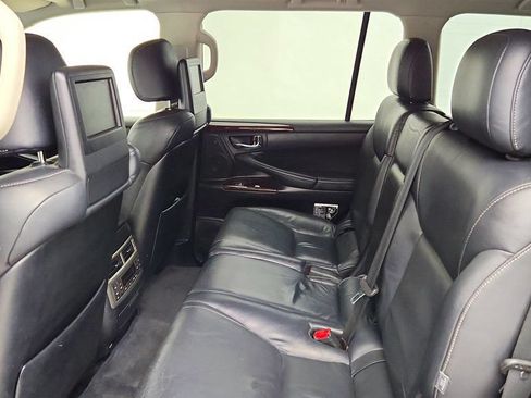 Used 2013 Lexus LX 570 4WD w/ Luxury Pkg image 21