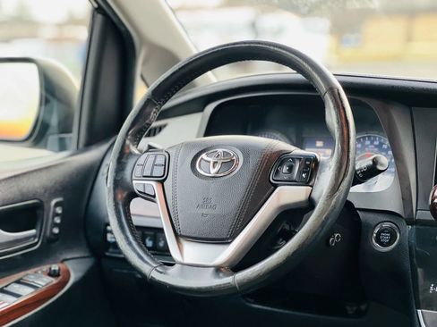 Used 2016 Toyota Sienna Limited Premium image 16
