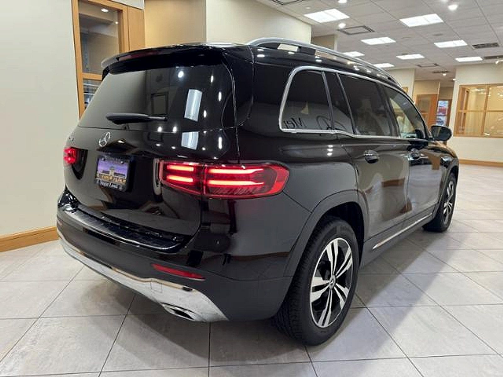Used 2025 Mercedes-Benz GLB 250 image 5