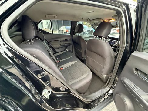 Used 2018 Nissan Kicks SV image 12