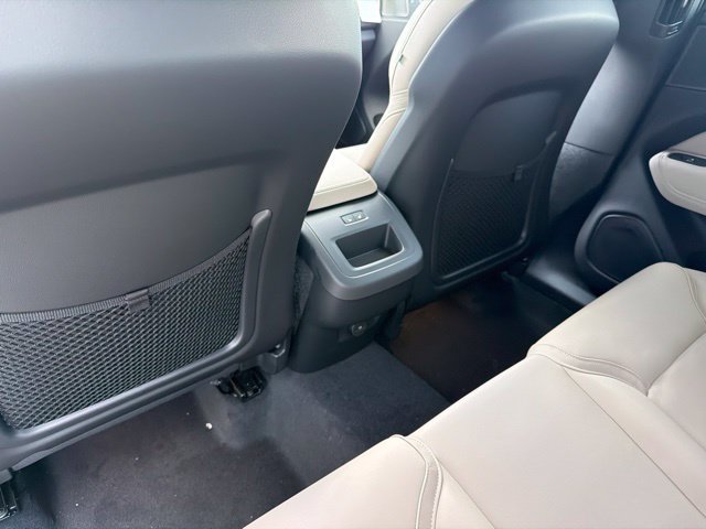 New 2027 Volvo XC60 B5 Plus AWD/4WD image 9