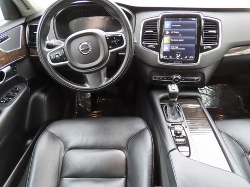 Used 2018 Volvo XC90 T6 Momentum w/ Convenience Package image 16