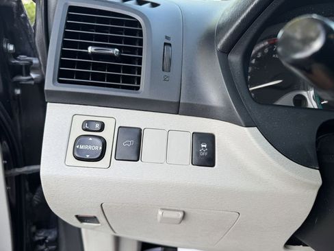 Used 2010 Toyota Venza image 25