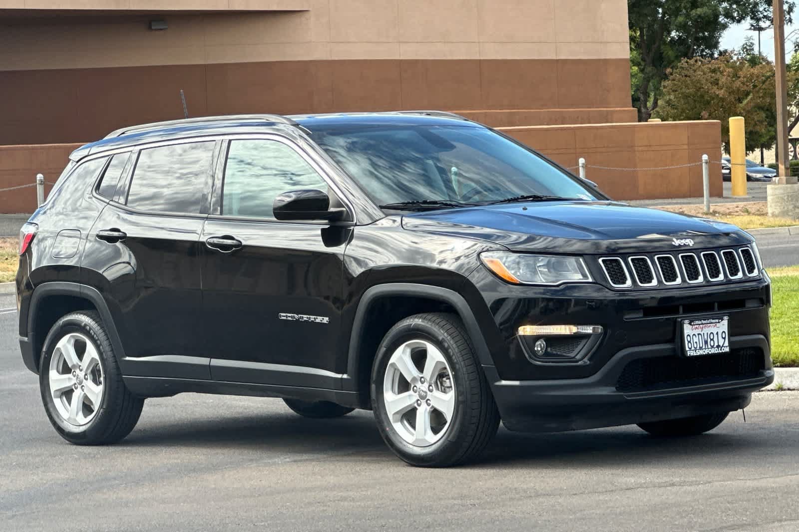 Used 2018 Jeep Compass Latitude FWD image 9