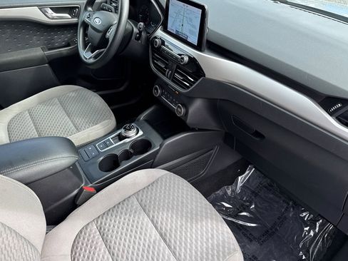 Used 2020 Ford Escape SE image 34