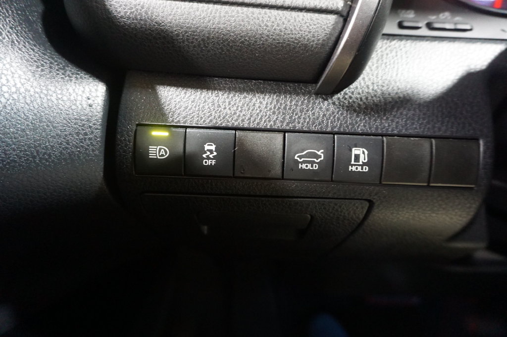 Used 2019 Toyota Camry XSE w/ Navigation Package FWD image 5