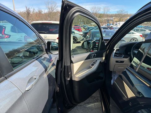 Used 2022 BMW X5 xDrive40i w/ M Sport Package image 10